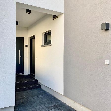 Modernes Apartment, Terrasse Und Garten Am Lilienthalpark Im Suedwesten Berlins エクステリア 写真