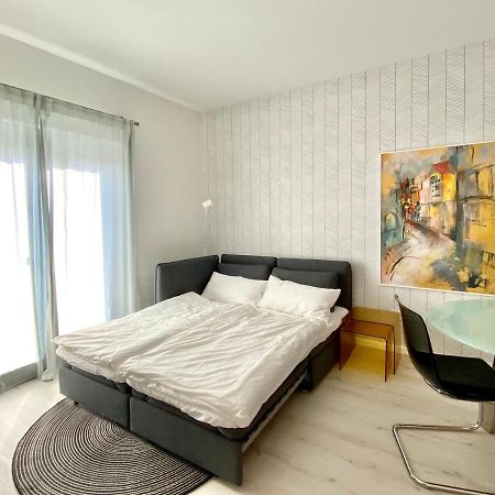 Modernes Apartment, Terrasse Und Garten Am Lilienthalpark Im Suedwesten Berlins エクステリア 写真
