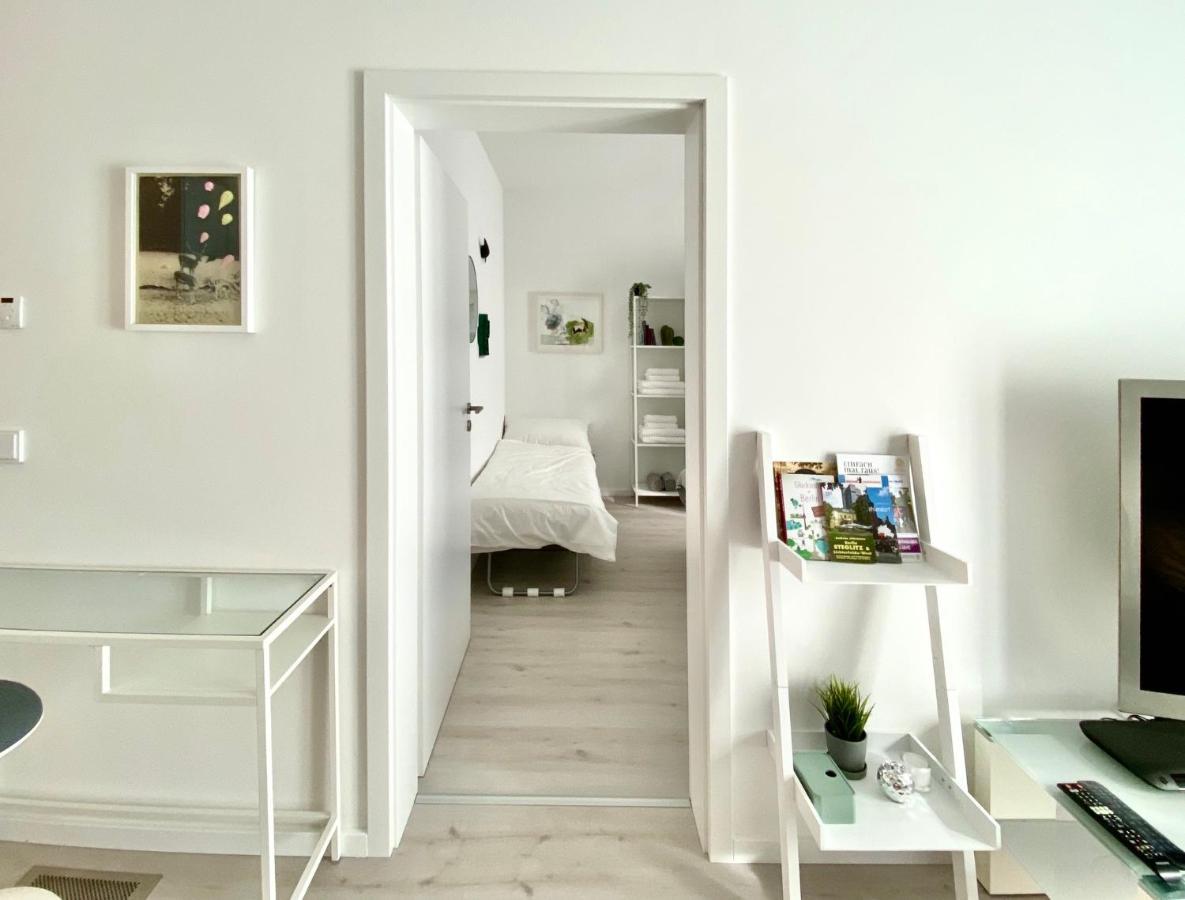 Modernes Apartment, Terrasse Und Garten Am Lilienthalpark Im Suedwesten Berlins エクステリア 写真