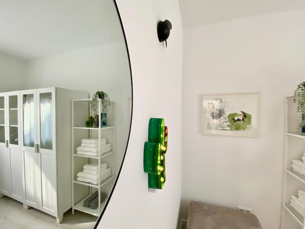 Modernes Apartment, Terrasse Und Garten Am Lilienthalpark Im Suedwesten Berlins エクステリア 写真