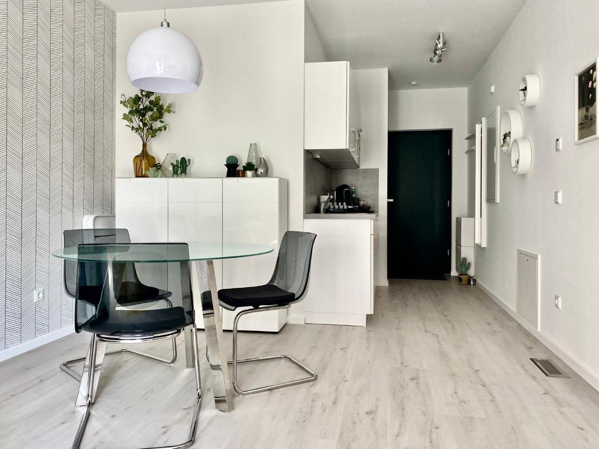 Modernes Apartment, Terrasse Und Garten Am Lilienthalpark Im Suedwesten Berlins エクステリア 写真