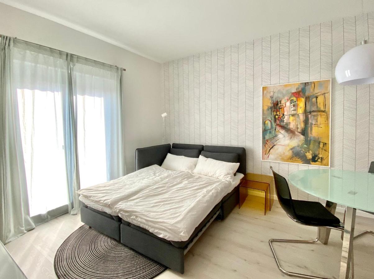 Modernes Apartment, Terrasse Und Garten Am Lilienthalpark Im Suedwesten Berlins エクステリア 写真